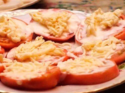 Закуска из помидоров с сыром