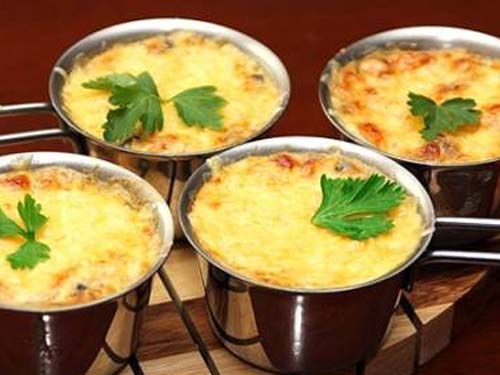 Жульен с языком и грибами в сметанном соусе